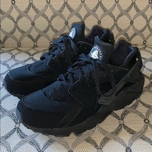 All Black Nike Air Huaraches